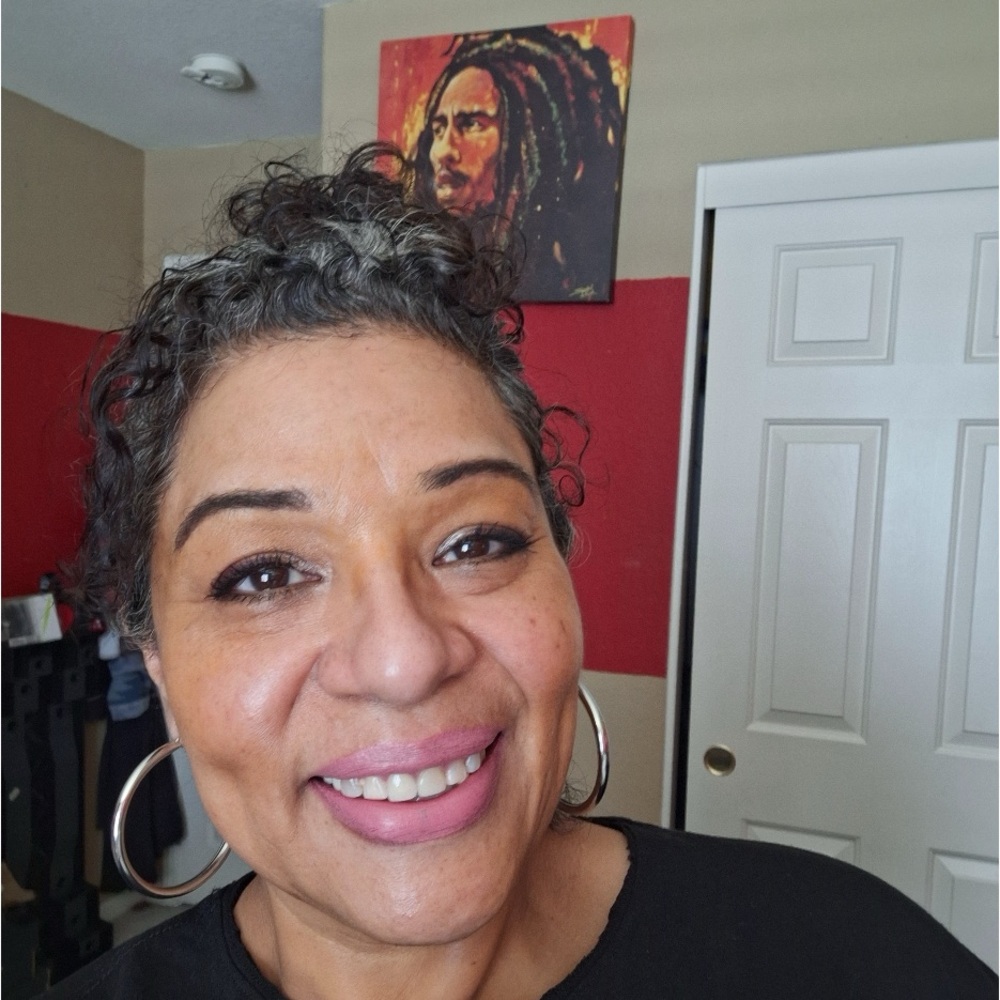 MAC 💄PLEASE ME / MATTE LIPSTICK. RETAILS $25 - Picture 3 of 5